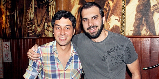 Os amigos Carlos Augusto Castro e Rafael Neves em point da cidade